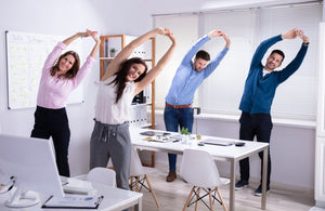 5 esercizi fisici da fare seduti alla scrivania